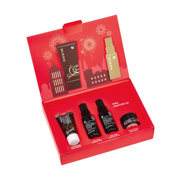 Ein Hautpflege Set der Marke Mizon mit vier Produkten in einer Special Edition Verpackung